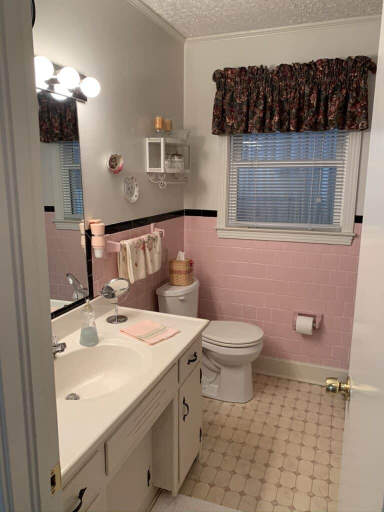 Retro Pink and Black Bathroom